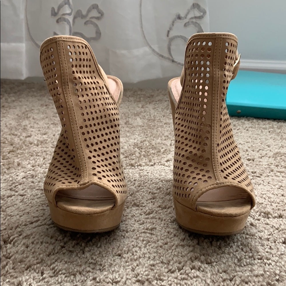 Chinese laundry wedges